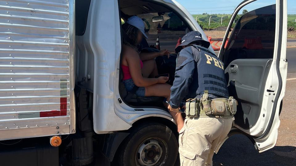 PRF flagra transporte irregular de crianças na BR-369