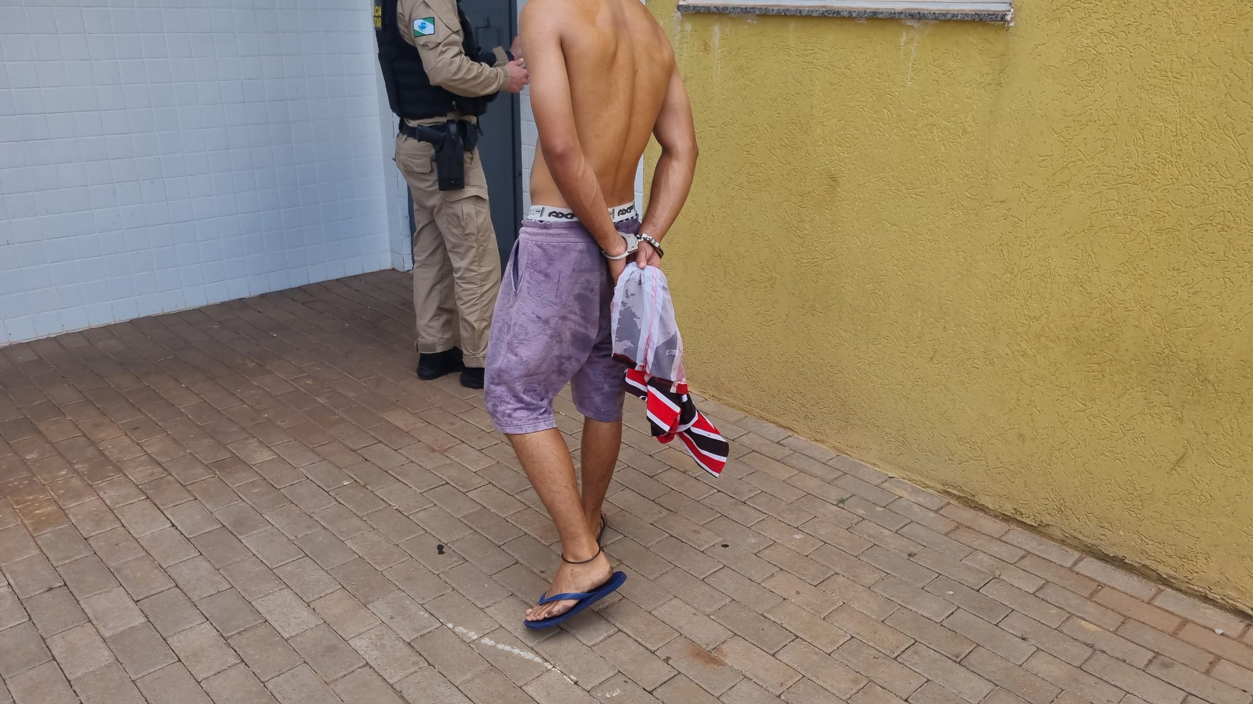 Homem é detido após agredir a companheira em Santa Tereza