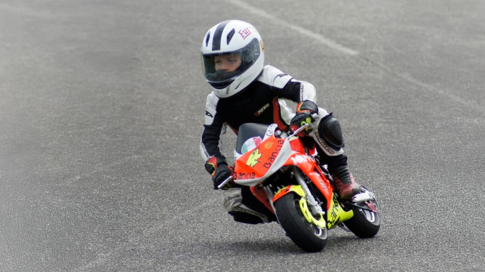 Piloto de 7 anos morre durante treino em kartódromo na Holanda
