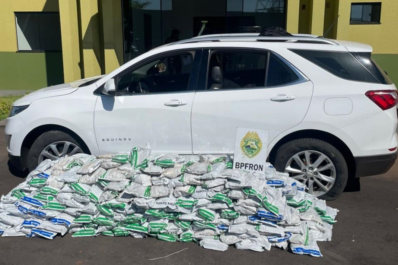 Veículo carregado 401 quilos de agrotóxicos é apreendido na PR-323 Veículo carregado 401 quilos de agrotóxicos é apreendido na PR-323