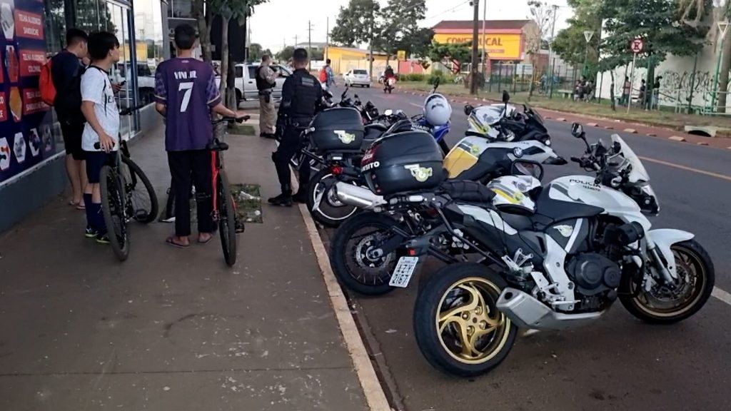 Operação de trânsito é realizada na Av. Tito Muffato