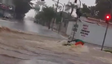 Imagem referente a Motociclista arrastado por enxurrada é encontrado sem vida