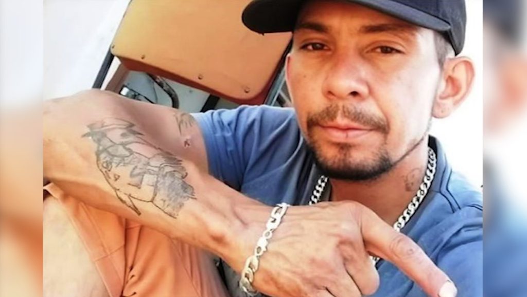 Adolescente mata amigo degolado enquanto fumavam maconha em Campo Mourão Adolescente mata amigo degolado enquanto fumavam maconha em Campo Mourão
