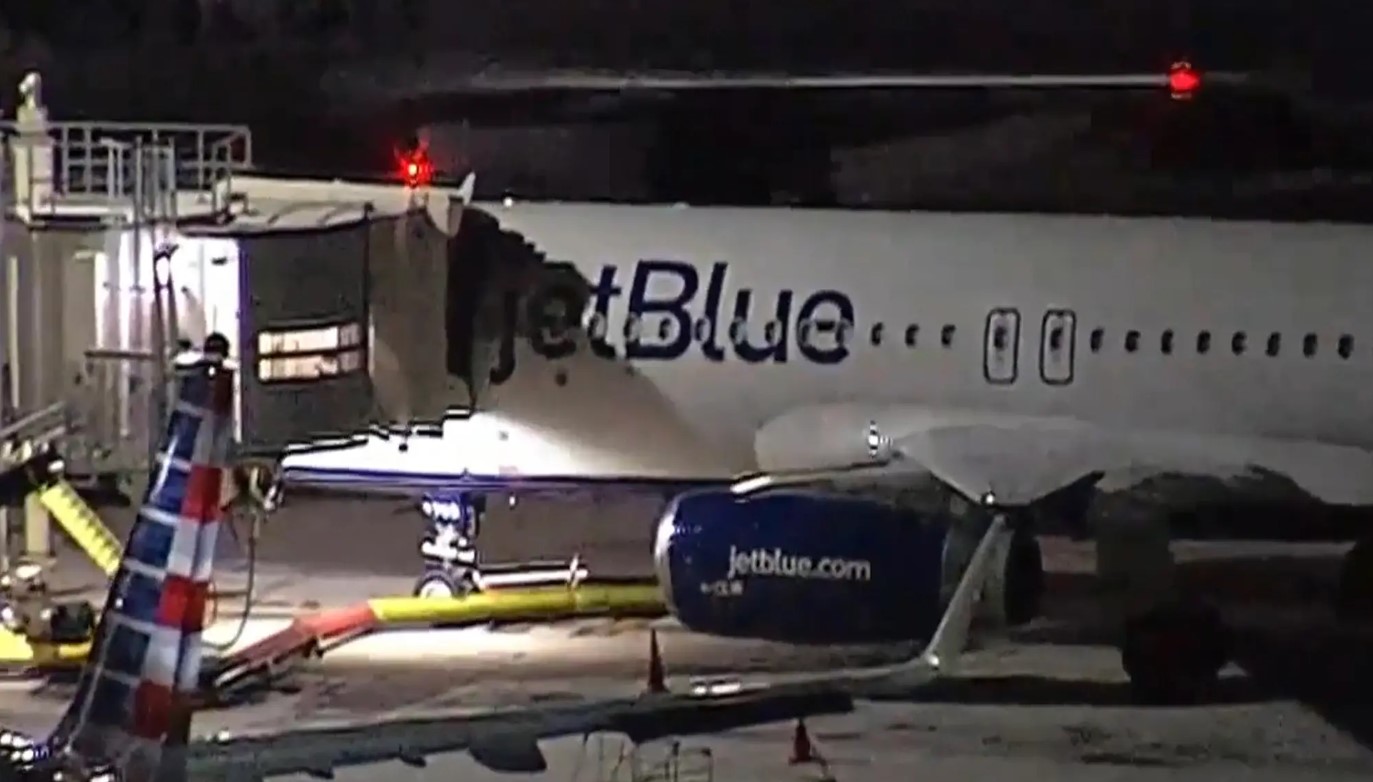 Corpos são encontrados no trem de pouso de avião da JetBlue na Flórida