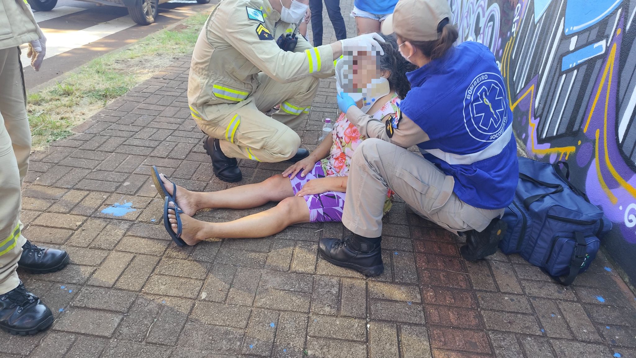 Mulher cai na calçada e fica ferida no Brasmadeira