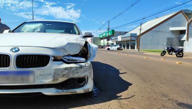 Imagem referente a Onix e BMW 320i colidem fortemente no bairro Alto Alegre