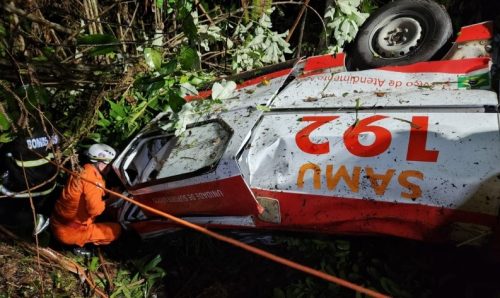 Imagem referente a Médico e técnica de enfermagem morrem em acidente com ambulância do SAMU