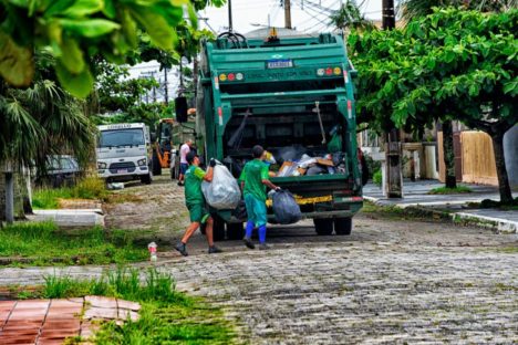 Imagem referente a Com investimento de R$ 15,8 milhões, IAT reforça coleta de resíduos sólidos no Litoral