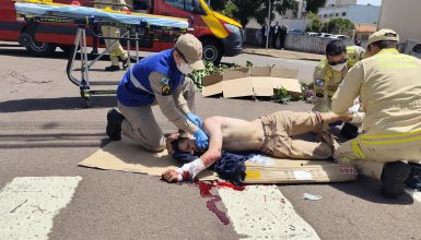 Imagem referente a Motociclista sofre ferimentos graves em acidente no Centro