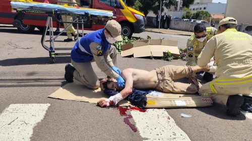 Imagem referente a Motociclista sofre ferimentos graves em acidente no Centro