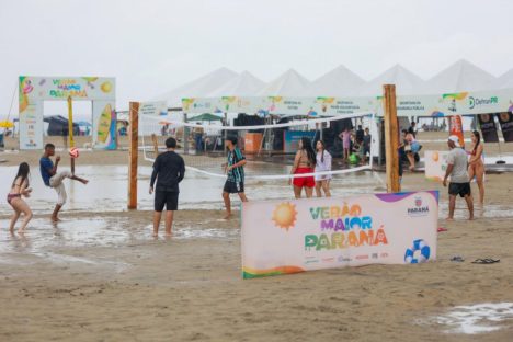 Imagem referente a Praia com chuva: Corpo de Bombeiros reforça cuidados aos veranistas