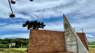 Estado conclui a restauração de monumento de Poty Lazzarotto na PRC-280, em Palmas