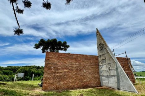 Imagem referente a Estado conclui a restauração de monumento de Poty Lazzarotto na PRC-280, em Palmas