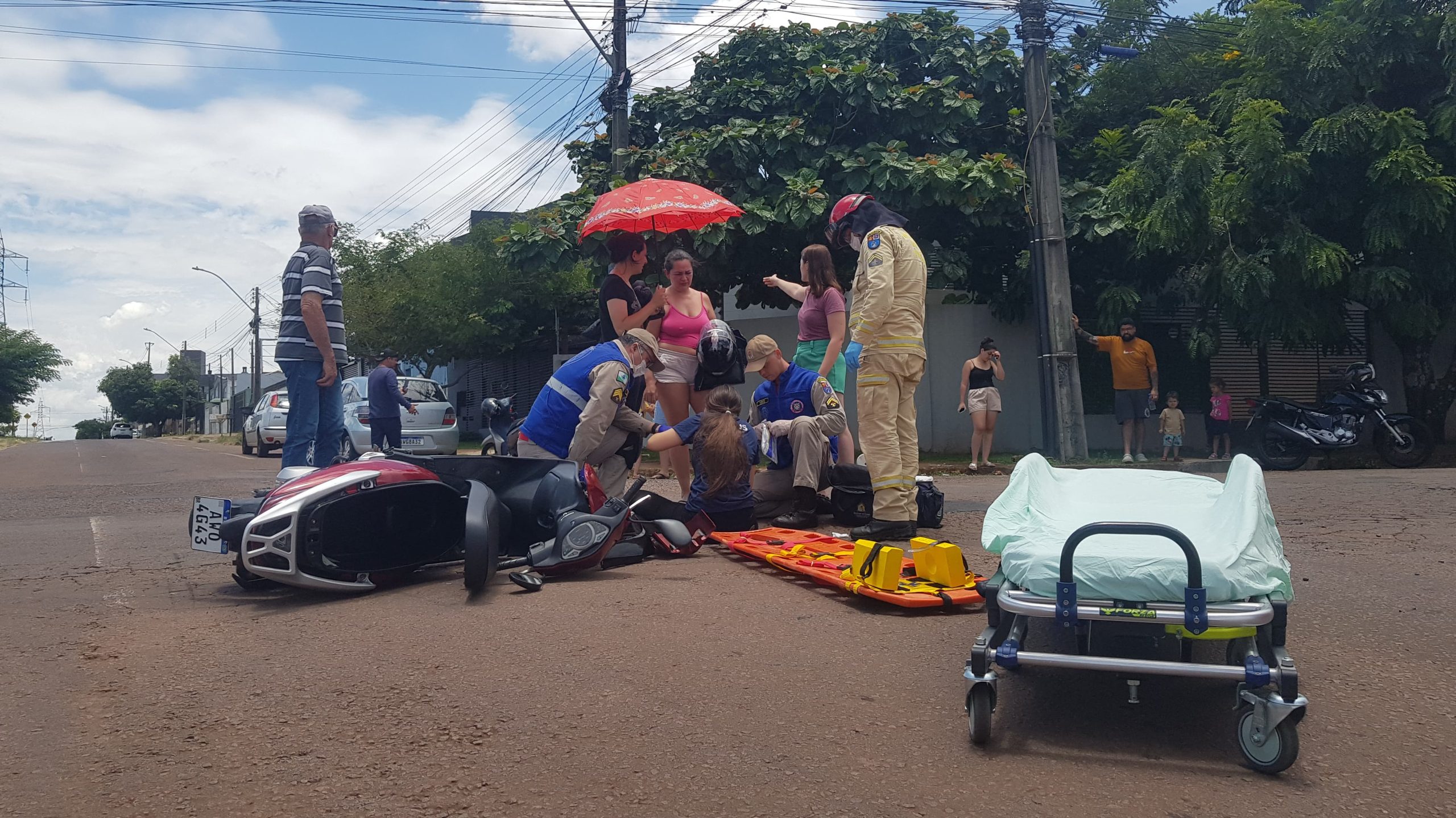 Honda Lead e Meriva se envolvem em colisão no Bairro Parque Verde