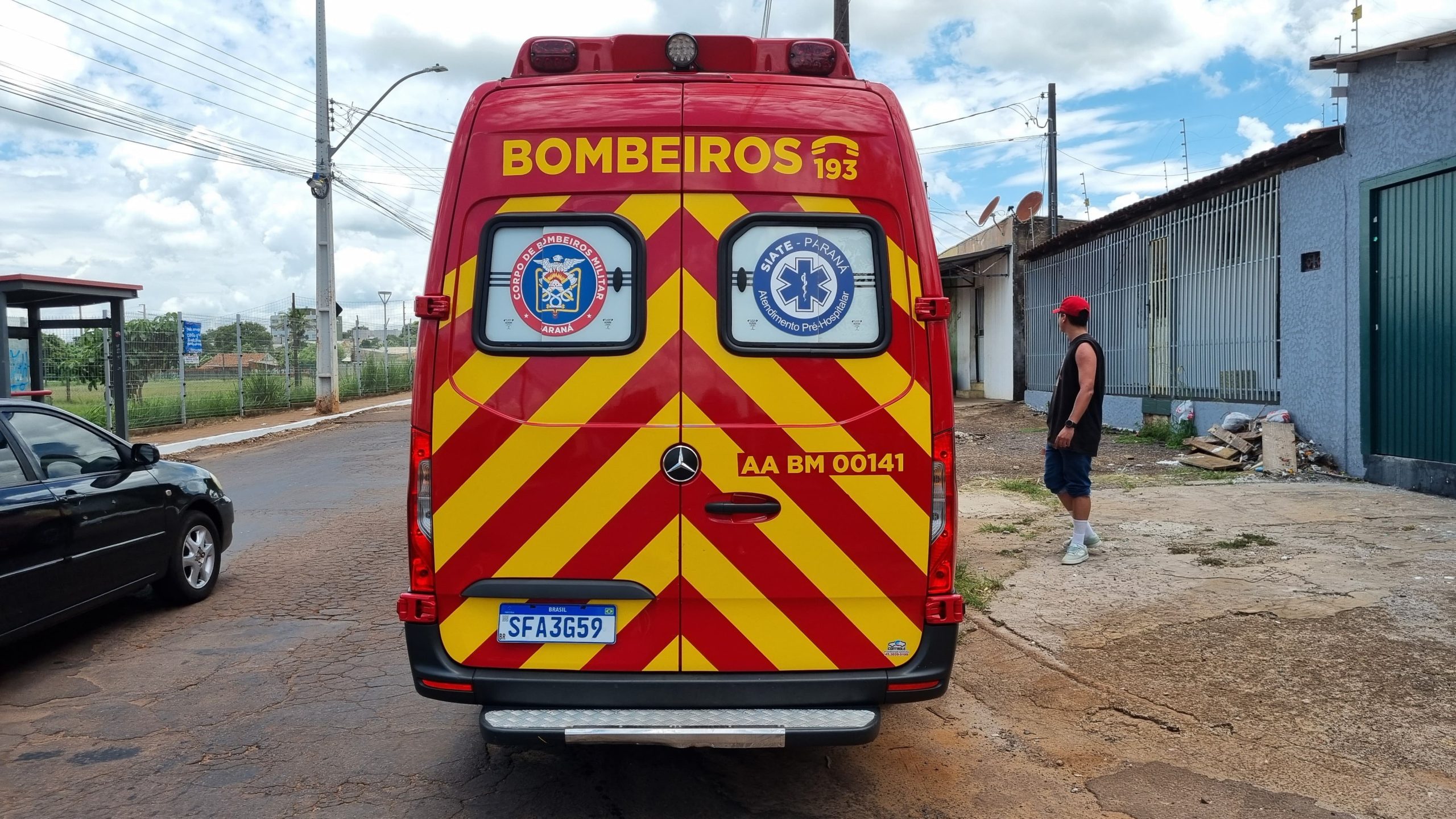 Jovem de 22 anos fica ferido em acidente no Jardim Clarito