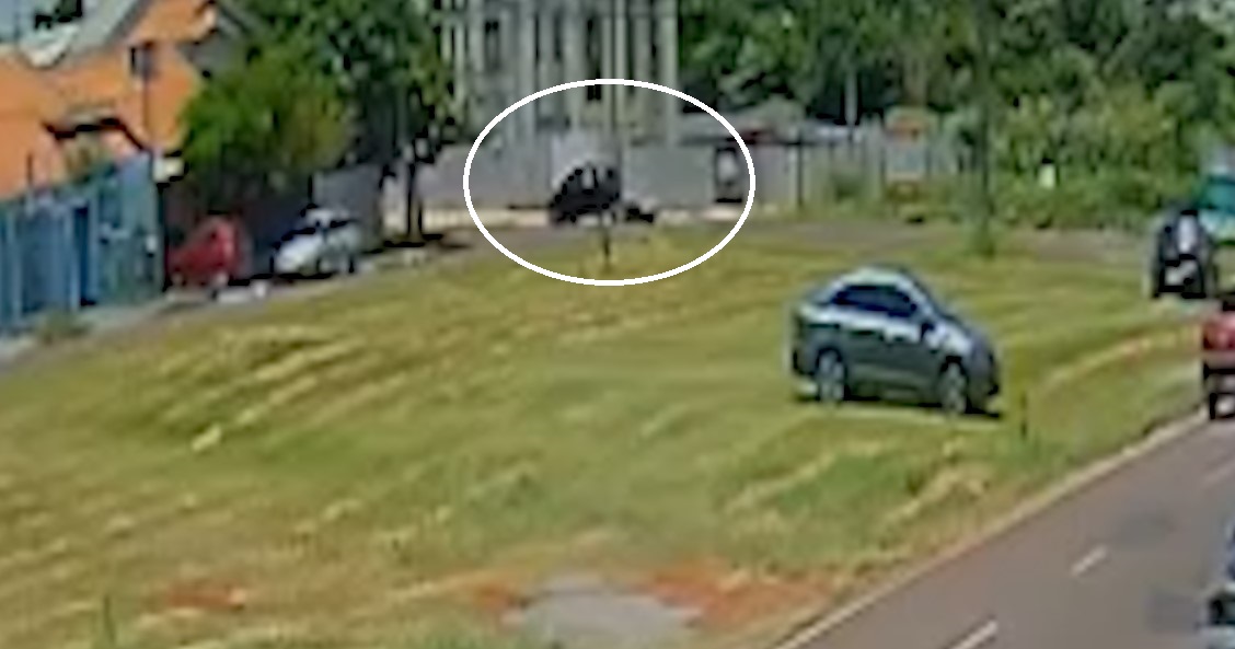 Câmera flagra acidente que deixou motociclista ferida no Parque Verde