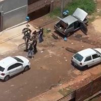 Imagem referente a Integração terra e ar: policiais prendem ladrões de carro com auxílio de helicóptero da PMPR