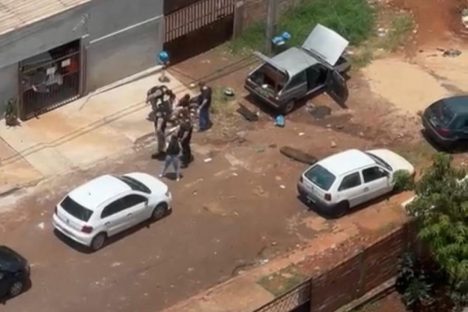 Imagem referente a Integração terra e ar: policiais prendem ladrões de carro com auxílio de helicóptero da PMPR