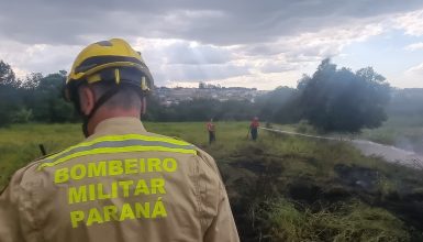 Imagem referente a Fogo em vegetação põe em alerta moradores do Bairro Brasmadeira