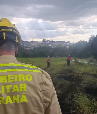 Imagem referente a Fogo em vegetação põe em alerta moradores do Bairro Brasmadeira