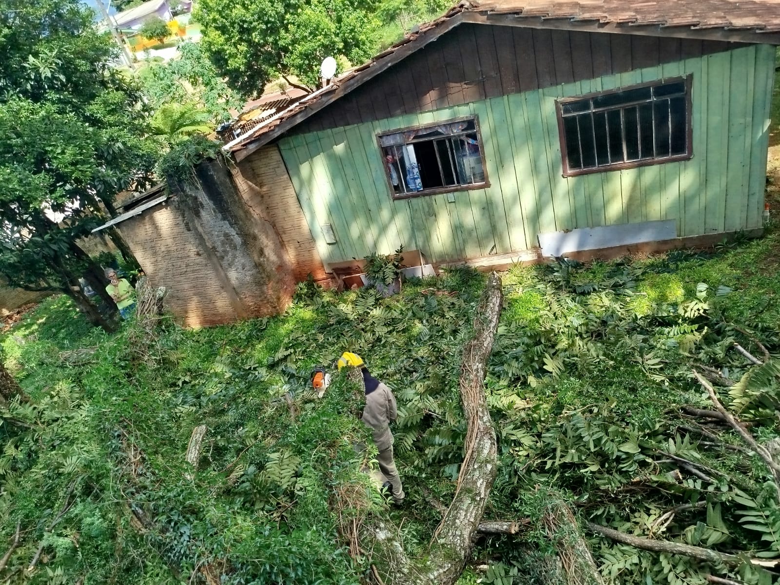 Chuva causa estragos em Pitanga e mobiliza forças de emergência