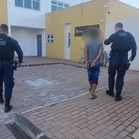 Imagem referente a Homem que era procurado pelo crime de furto é detido no Bairro Santa Cruz