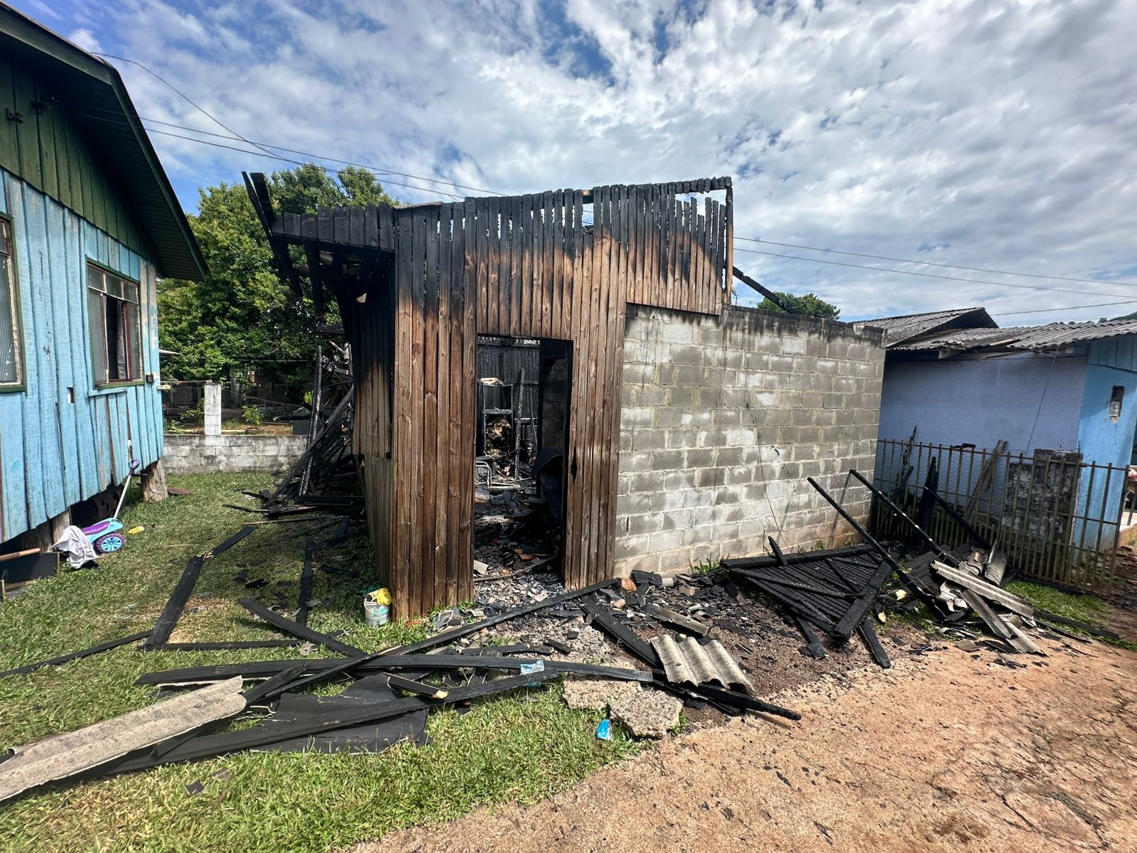 Ciúmes e Fogo: ex-marido confessa ter incendiado casa da ex-esposa e é detido