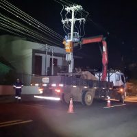 Imagem referente a Rompimento de cabos deixa bairros no escuro na região central