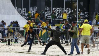 Para psicanalistas, ataque do 8/1 foi movido por revolução imaginária