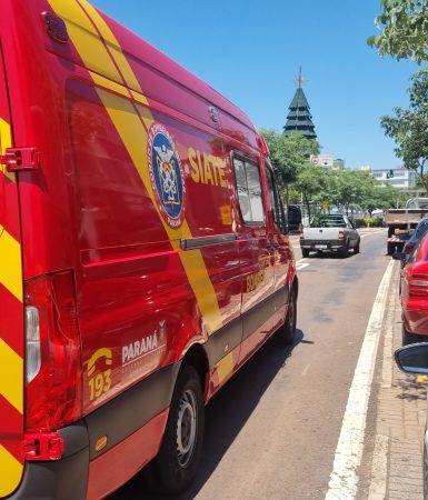 Imagem referente a Mulher quebra o punho após tropeçar em calçada da Avenida Brasil