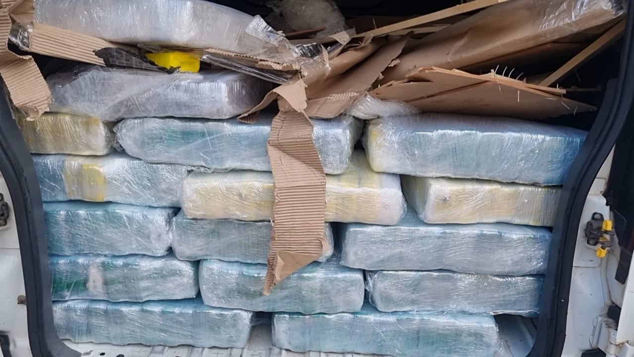 Carga de 200 Kg de maconha é apreendida pela PRF na BR-369, em Cascavel