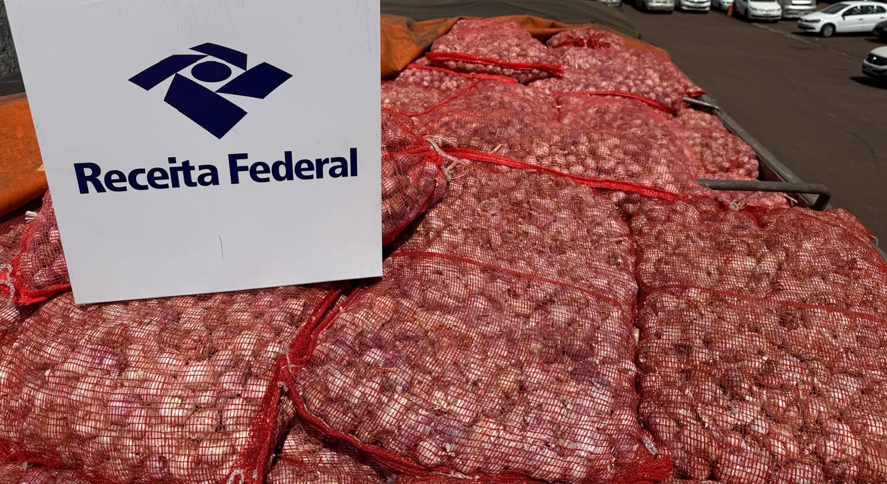Carga de alho é apreendida pela Receita Federal em Cascavel