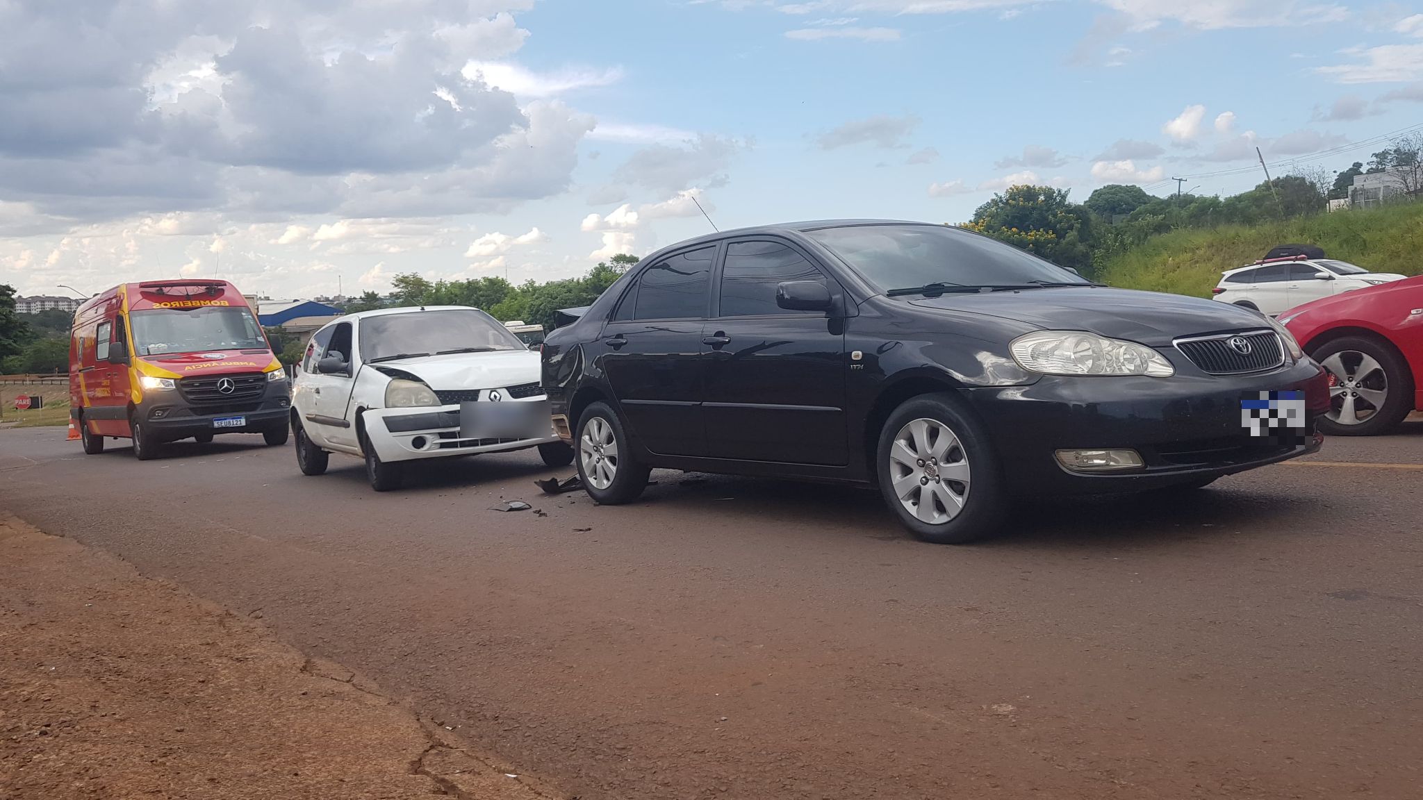 Engavetamento deixa motorista ferida em Cascavel