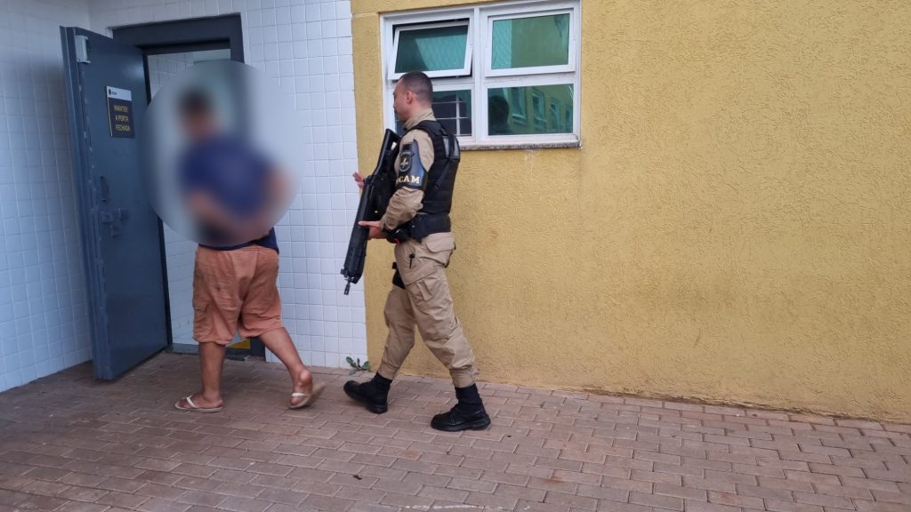 Homem é detido com moto furtada em operação de trânsito da PM