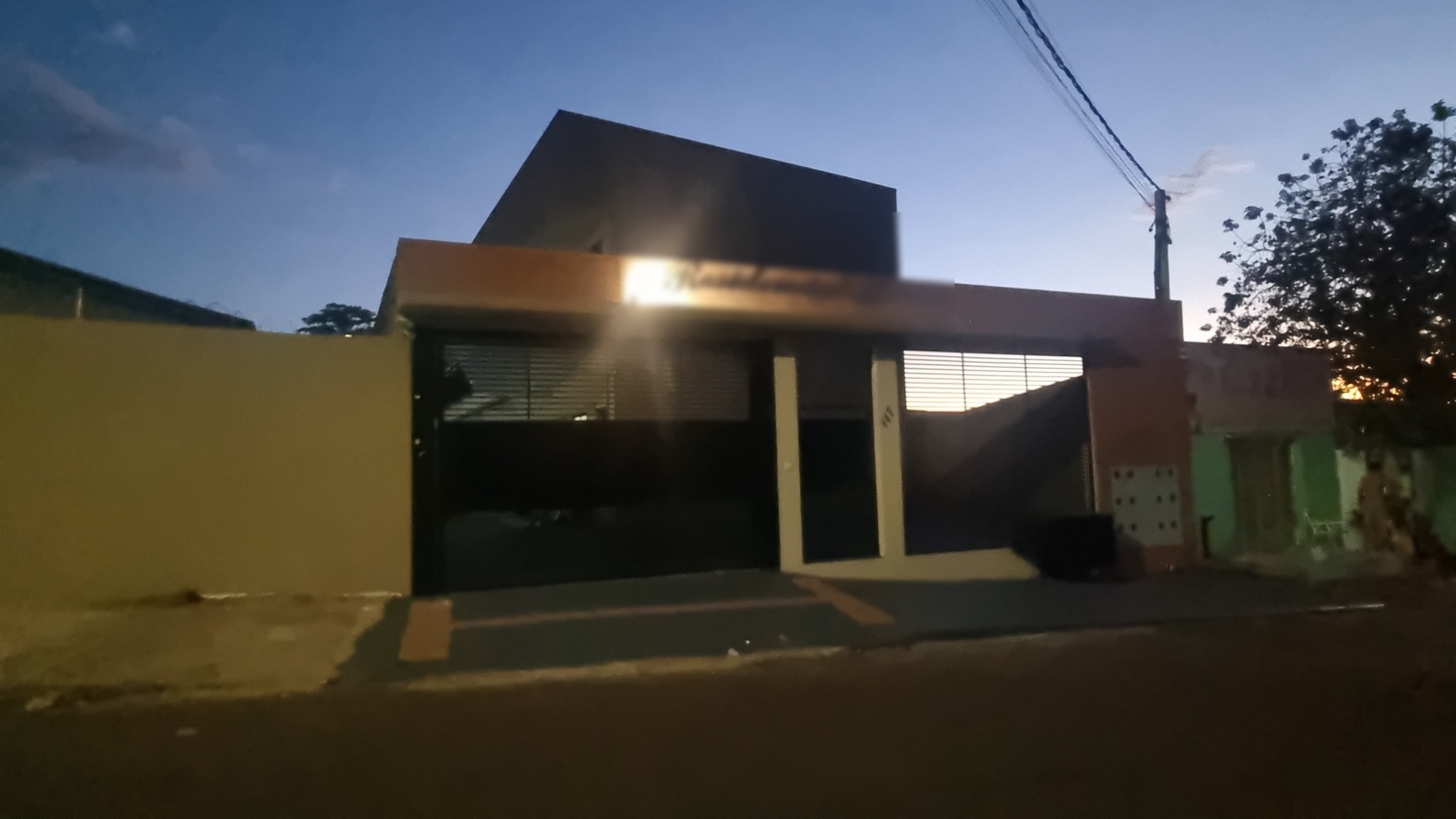Homem fica ferido ao cair de escada no Cascavel Velho