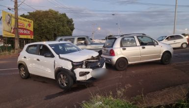 Imagem referente a Acidente entre Cherry QQ e Renault Kwid é registrado na Rua Jacarezinho