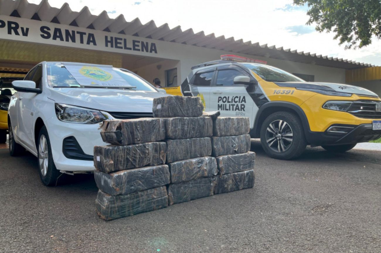 PM apreende 200 quilos de maconha após perseguição em Diamante do Oeste PM apreende 200 quilos de maconha após perseguição em Diamante do Oeste