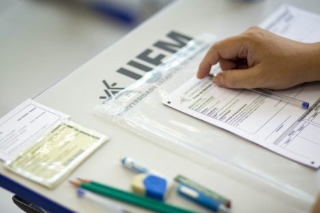 Imagem referente a UEM recebe mais de 9 mil candidatos para o Vestibular de Verão 2024 neste domingo