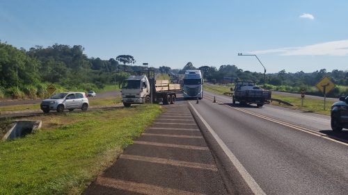 Imagem referente a Atenção: Caminhão com problemas mecânicos provoca desvio na BR-277