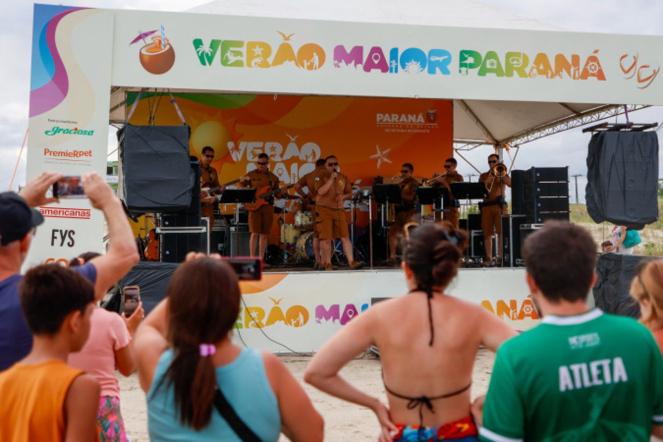 Sucesso no Verão Maior Paraná, Banda da PMPR levanta o público com hits e talento Sucesso no Verão Maior Paraná, Banda da PMPR levanta o público com hits e talento