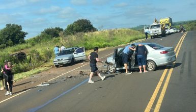 Imagem referente a Urgente: Múltipla colisão na BR-277 deixa mortos e feridos