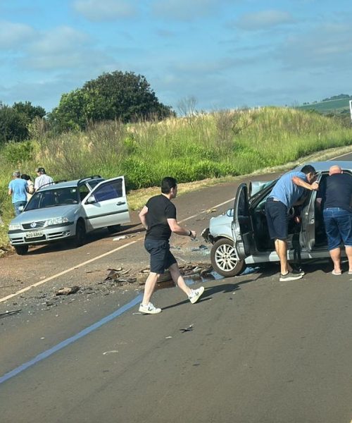 Imagem referente a Urgente: Colisão na BR-277 deixa mortos e feridos