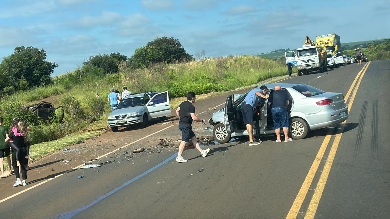 Urgente: Colisão na BR-277 deixa mortos e feridos