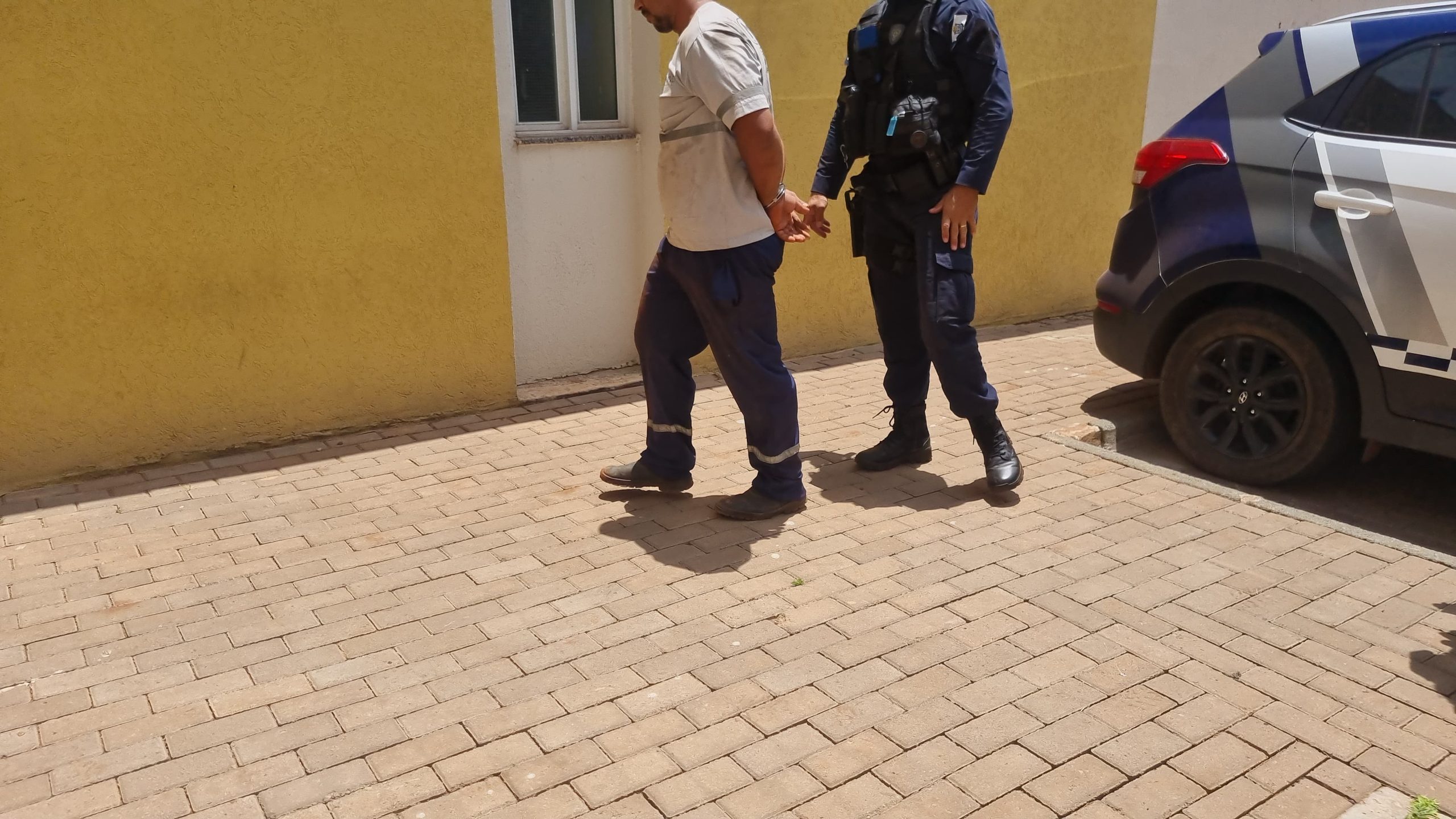 Homem acusado de cárcere privado é detido pela GM em Cascavel Homem acusado de cárcere privado é detido pela GM em Cascavel