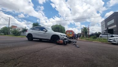 Imagem referente a Colisão entre BMW e moto elétrica deixa pessoa ferida