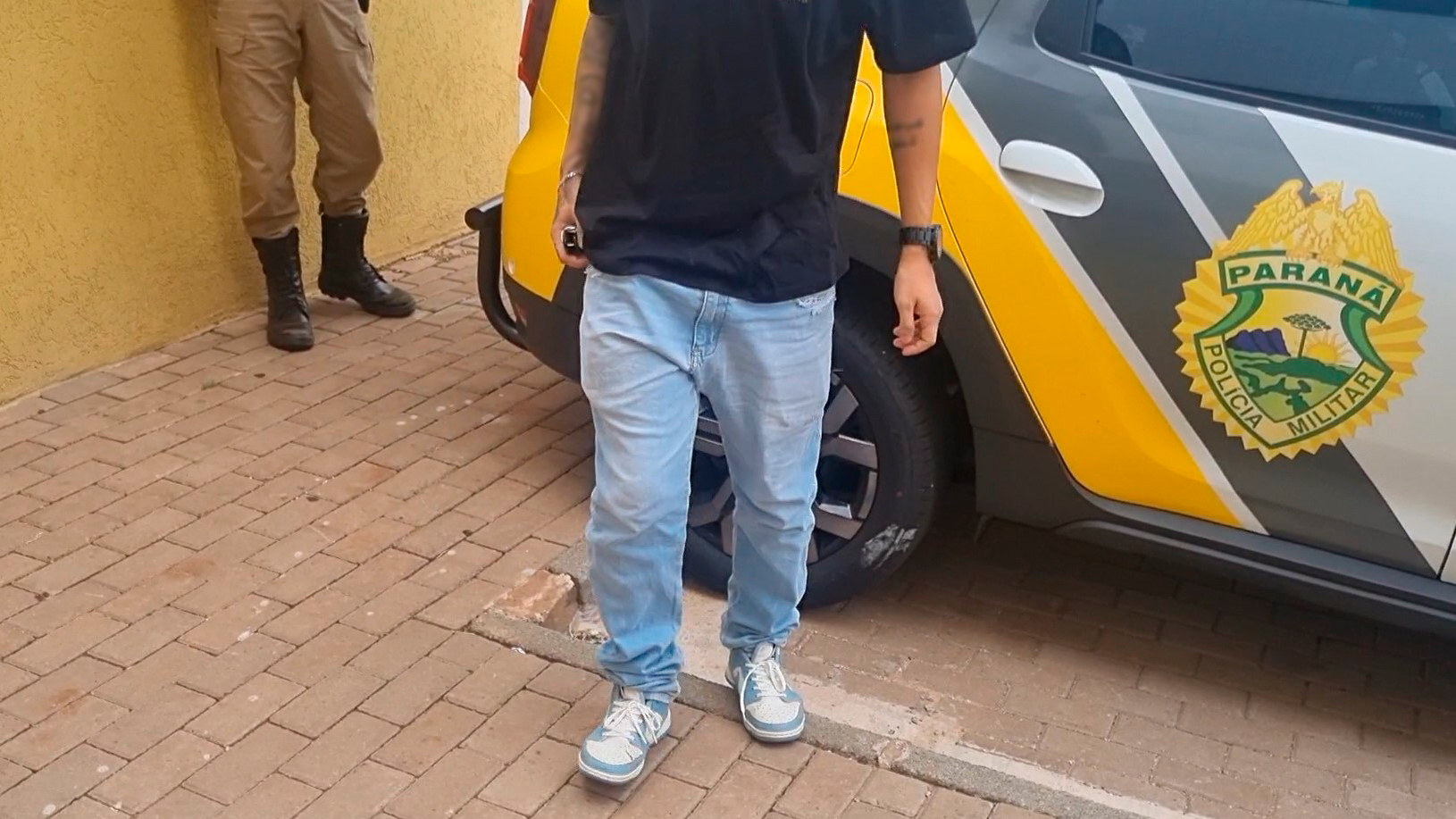 Discussão entre casal termina com homem conduzido à delegacia pela PM Discussão entre casal termina com homem conduzido à delegacia pela PM