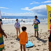 Imagem referente a Veranistas podem fazer aulas gratuitas de bodyboarding em Matinhos e Pontal do Paraná