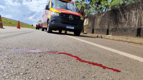 Imagem referente a Ciclista bate a cabeça e fica em estado grave após queda de bicicleta