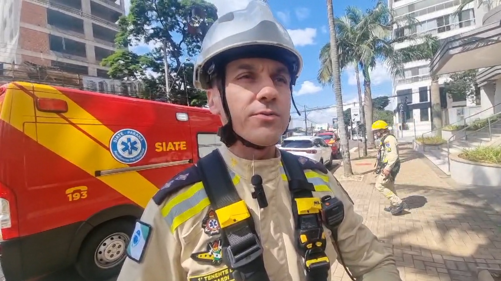 Oficial do Corpo de Bombeiros dá detalhes sobre resgate de trabalhador que caiu em edifício