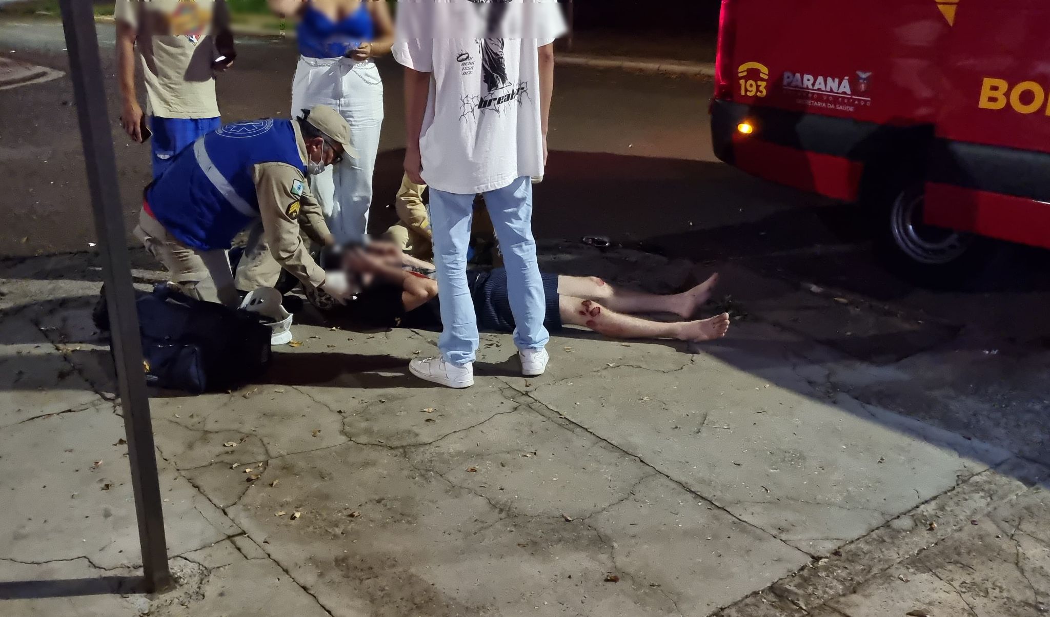 Jovem fica ferido ao sofrer queda de motocicleta no bairro Santa Cruz